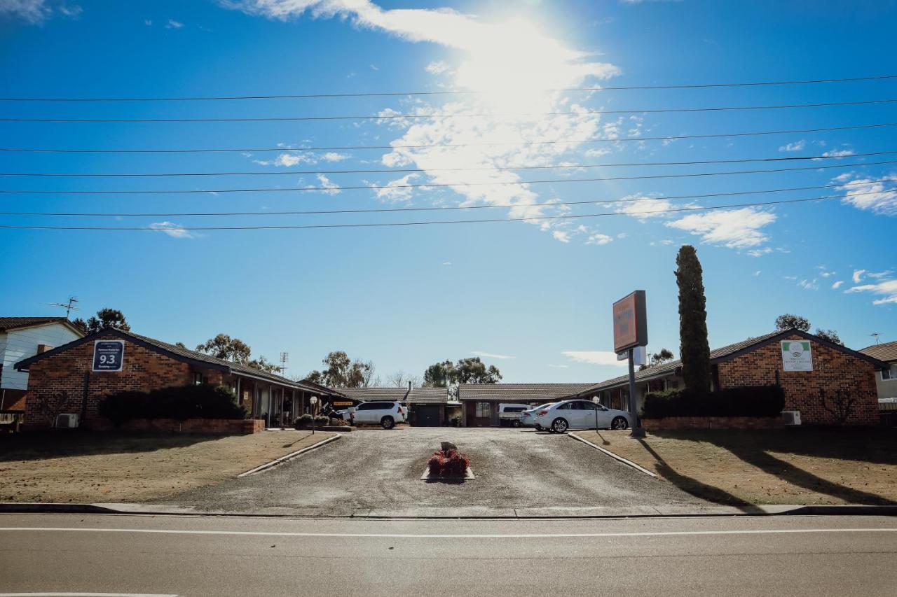 Denman Motor Inn Exterior photo